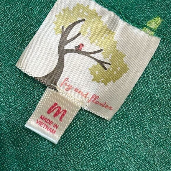 Fig and Flower embroidered green flowered‎ long sleeve top in medium - Picture 10 of 11